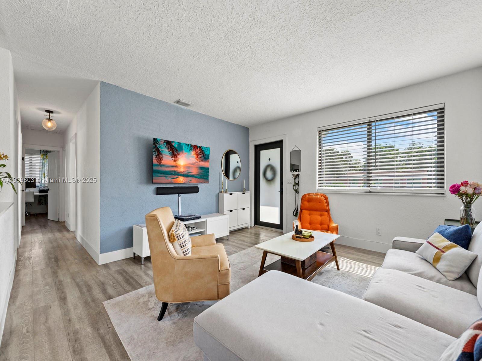 JILLSHAR-DARRYLCAR - Residential