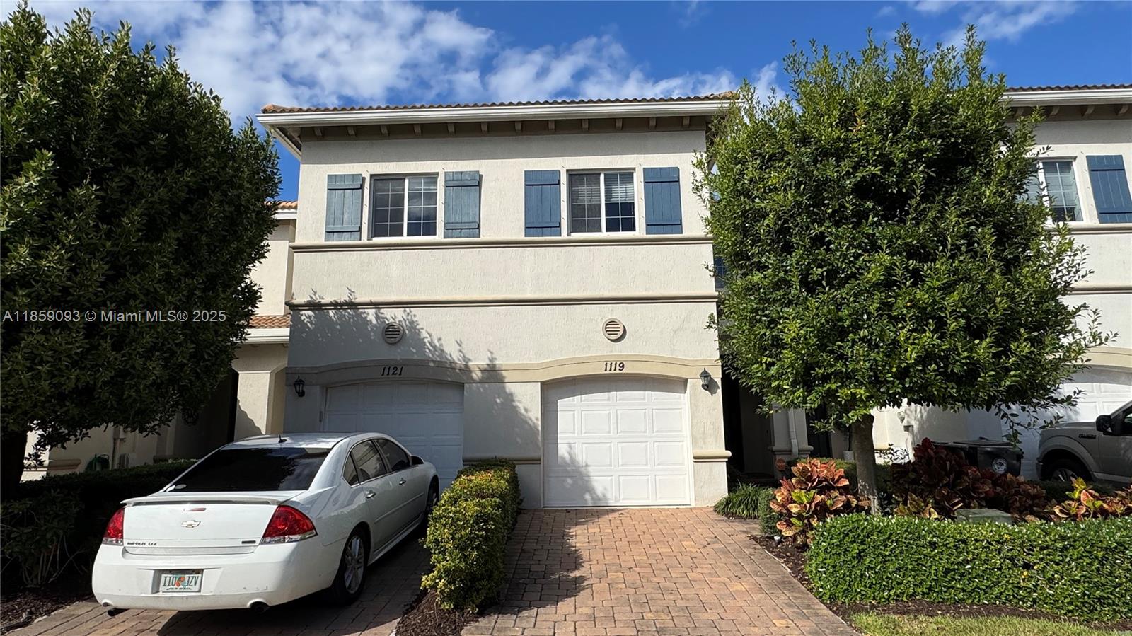 Townhome located in a gated community. The property has 2 story with 3 bedrooms, 2 bathrooms, half bathroom for the visits, and a nice acces to canal from the back patio. The community is well located, close to the Fire Station, and easy access to the I-95, restaurants and stores.
