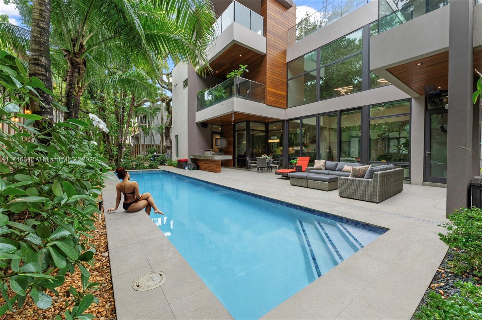 2803 Crystal Ct, Coconut Grove, Broward County, Florida - 5 Bedrooms  
6 Bathrooms - 