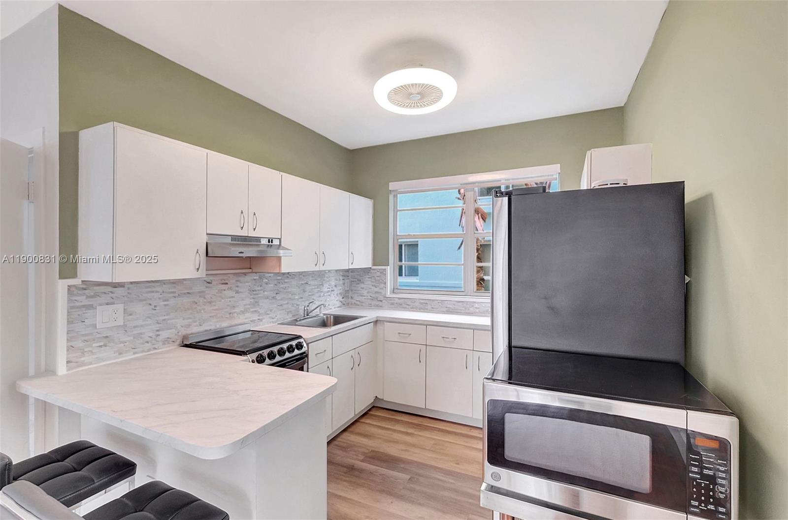 BAY DRIVE CONDO - Residential