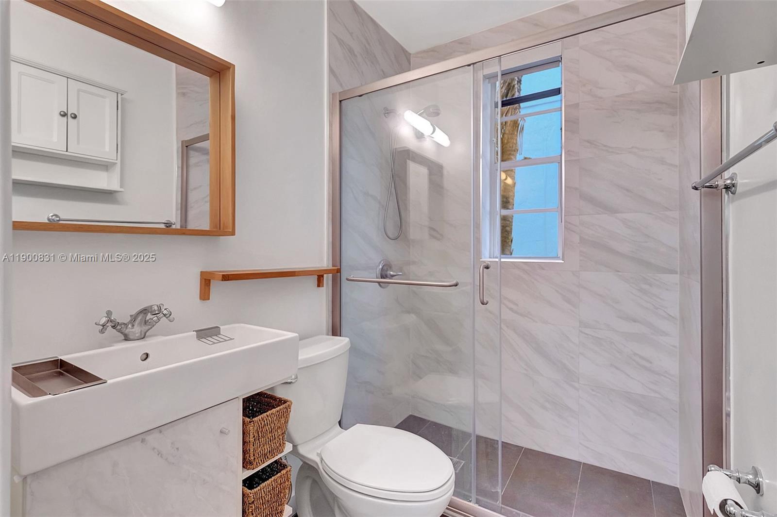 BAY DRIVE CONDO - Residential