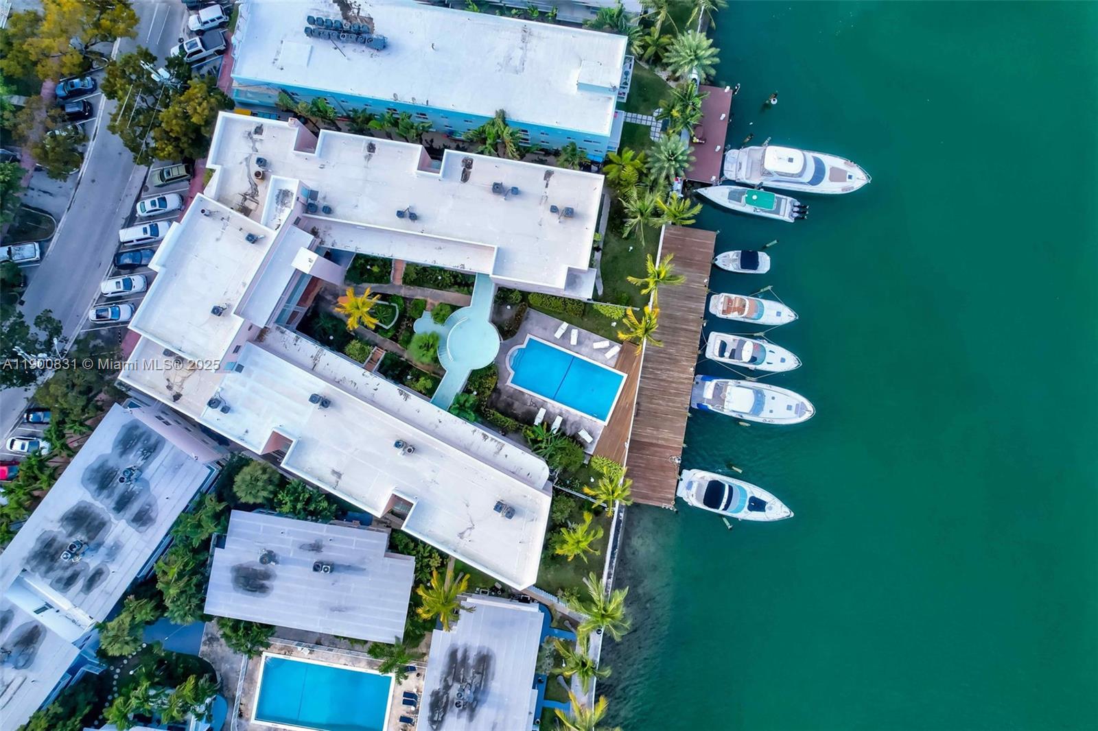 BAY DRIVE CONDO - Residential