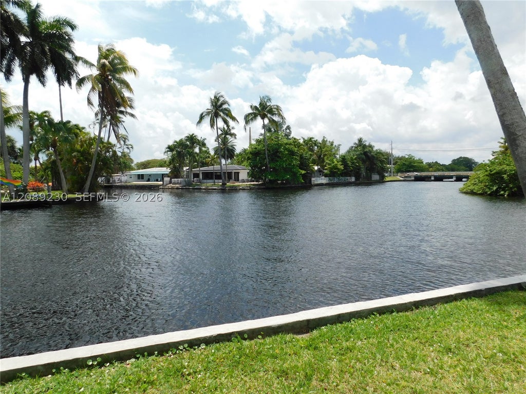 Photo of 108 NE 30th St, Wilton Manors, FL 33334 (MLS # A12089230)