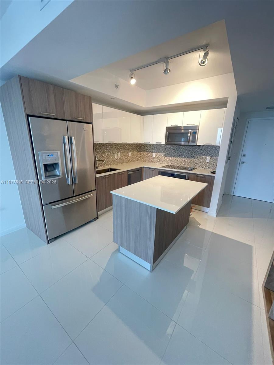 5300 PASEO CONDO - Residential Lease