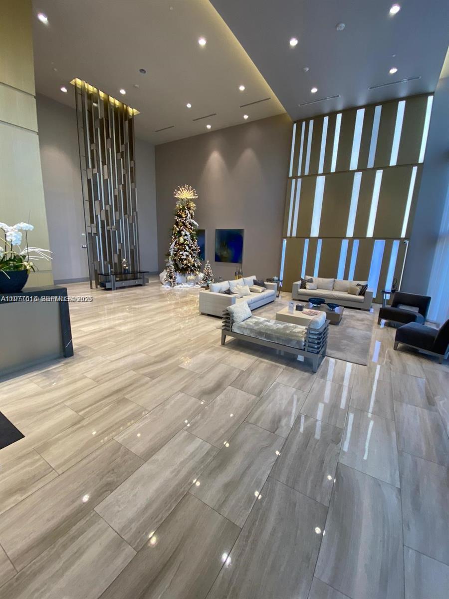 5300 PASEO CONDO - Residential Lease