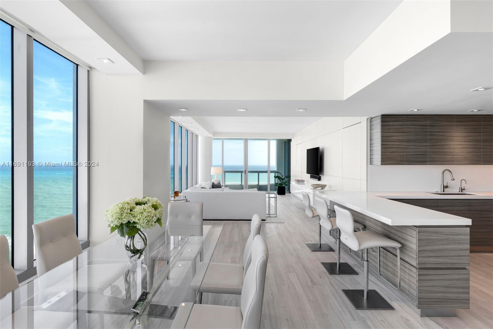 NORTH CARILLON BEACH COND - Residential