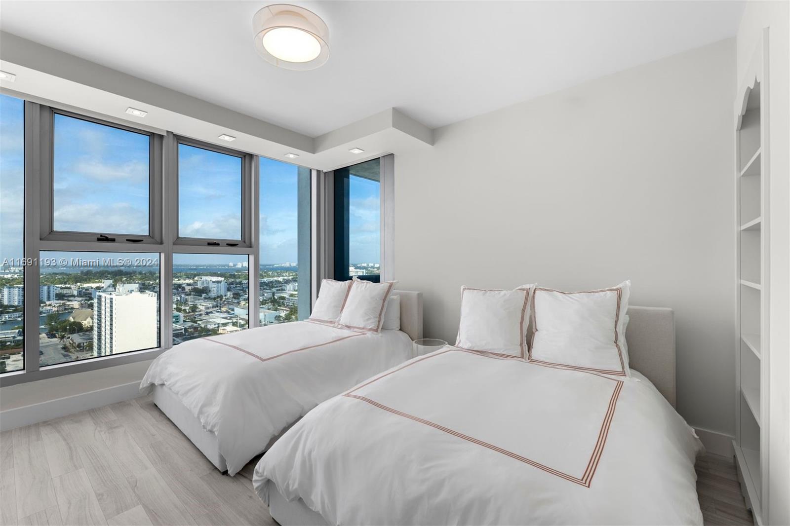 NORTH CARILLON BEACH COND - Residential