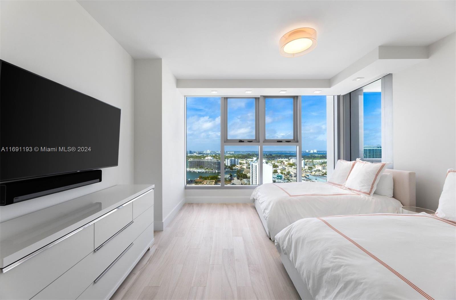 NORTH CARILLON BEACH COND - Residential