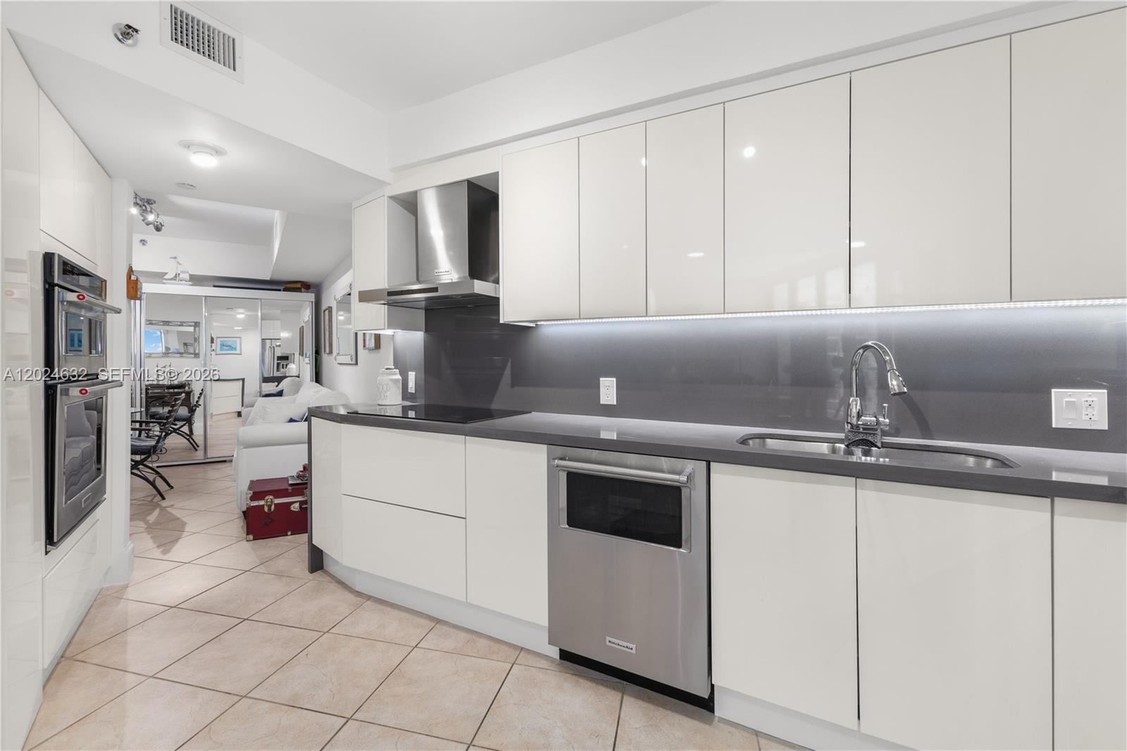 HAMPTONS WEST CONDO - Residential