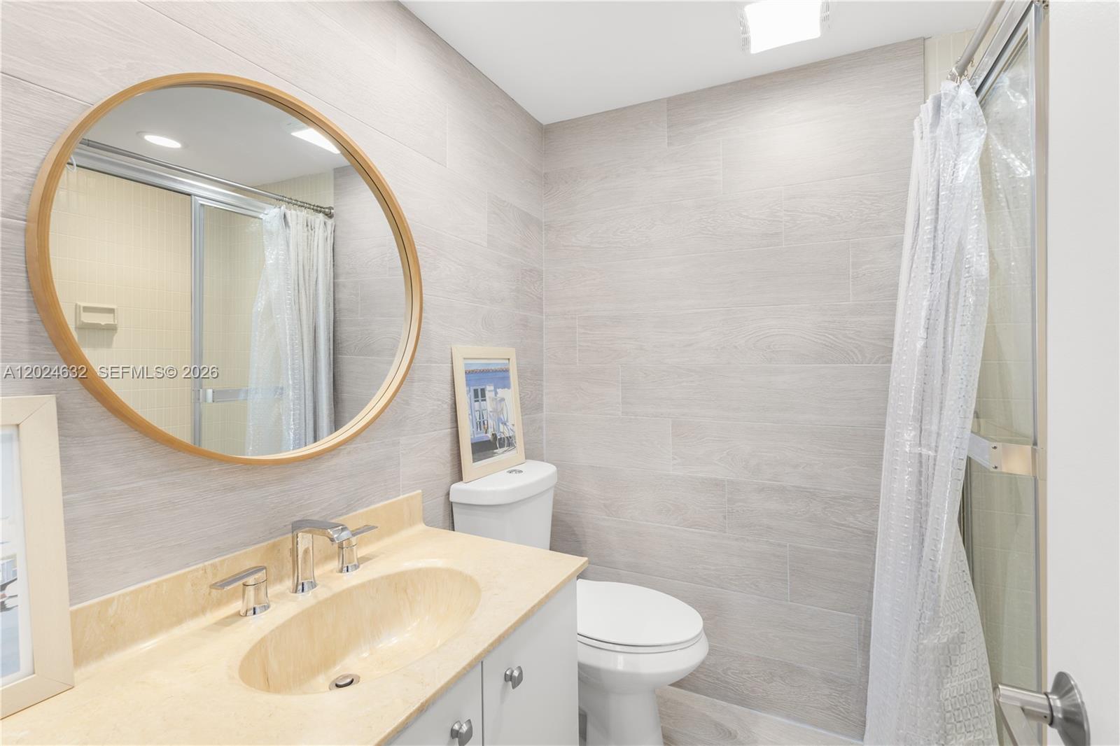 HAMPTONS WEST CONDO - Residential