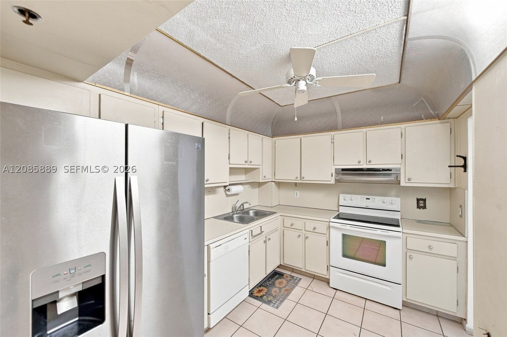 Photo of 3850 Washington St #808, Hollywood, FL 33021 (MLS # A12085889)
