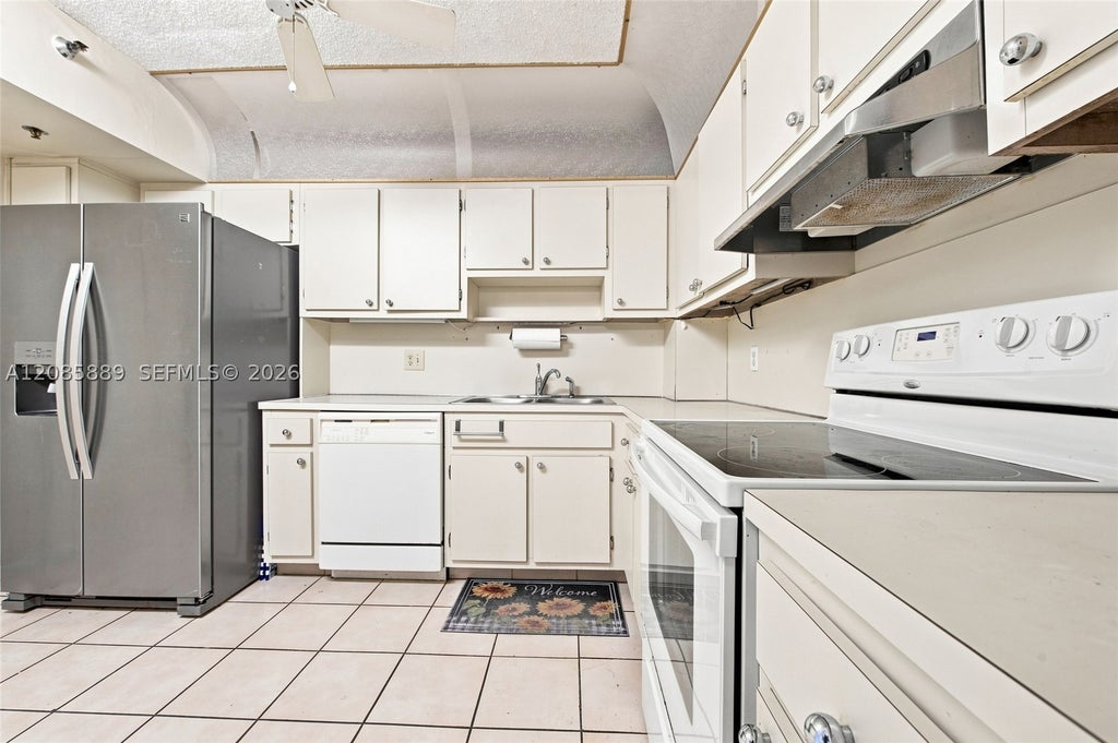 Photo of 3850 Washington St #808, Hollywood, FL 33021 (MLS # A12085889)
