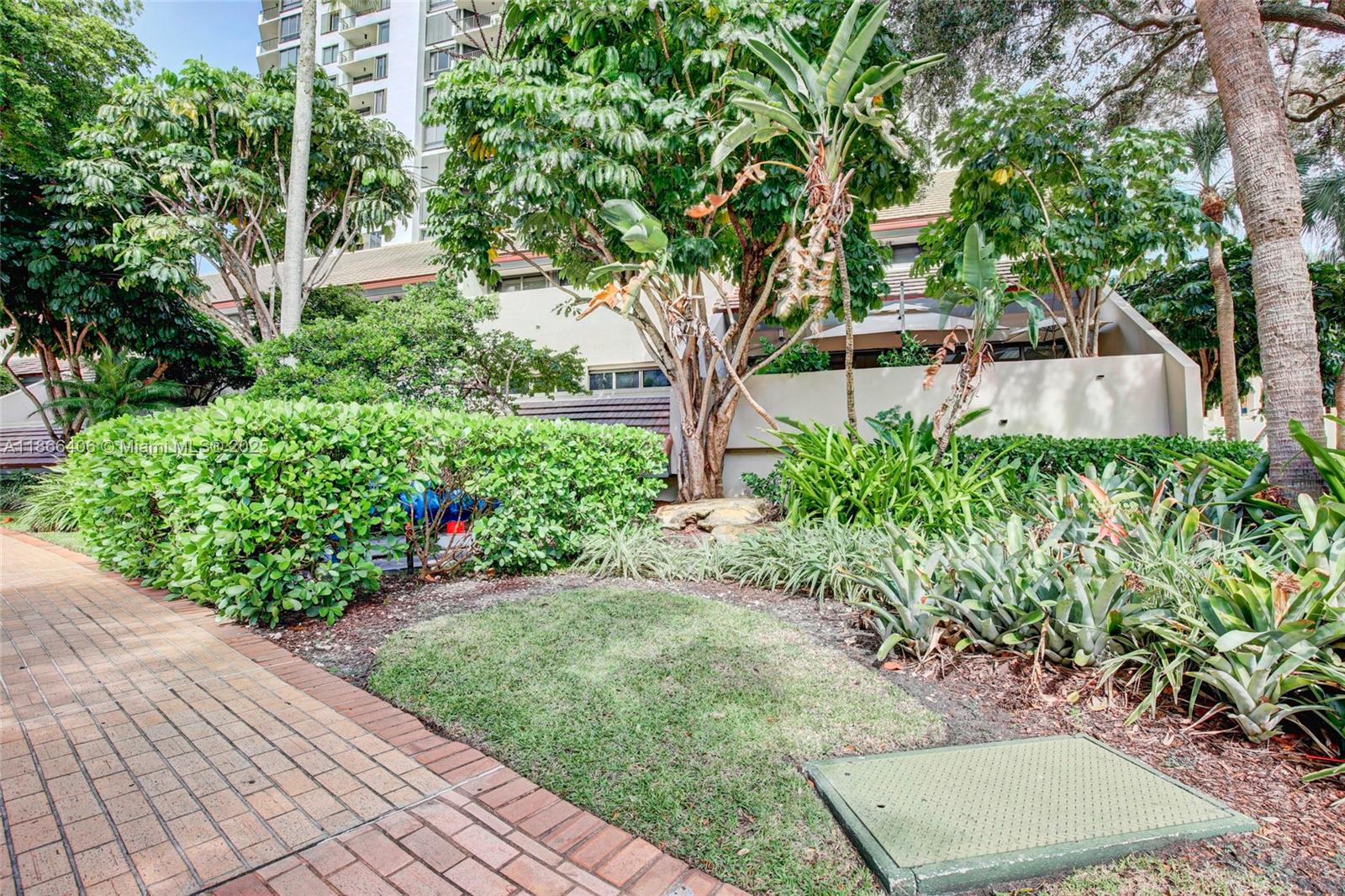 520 Brickell Key Dr