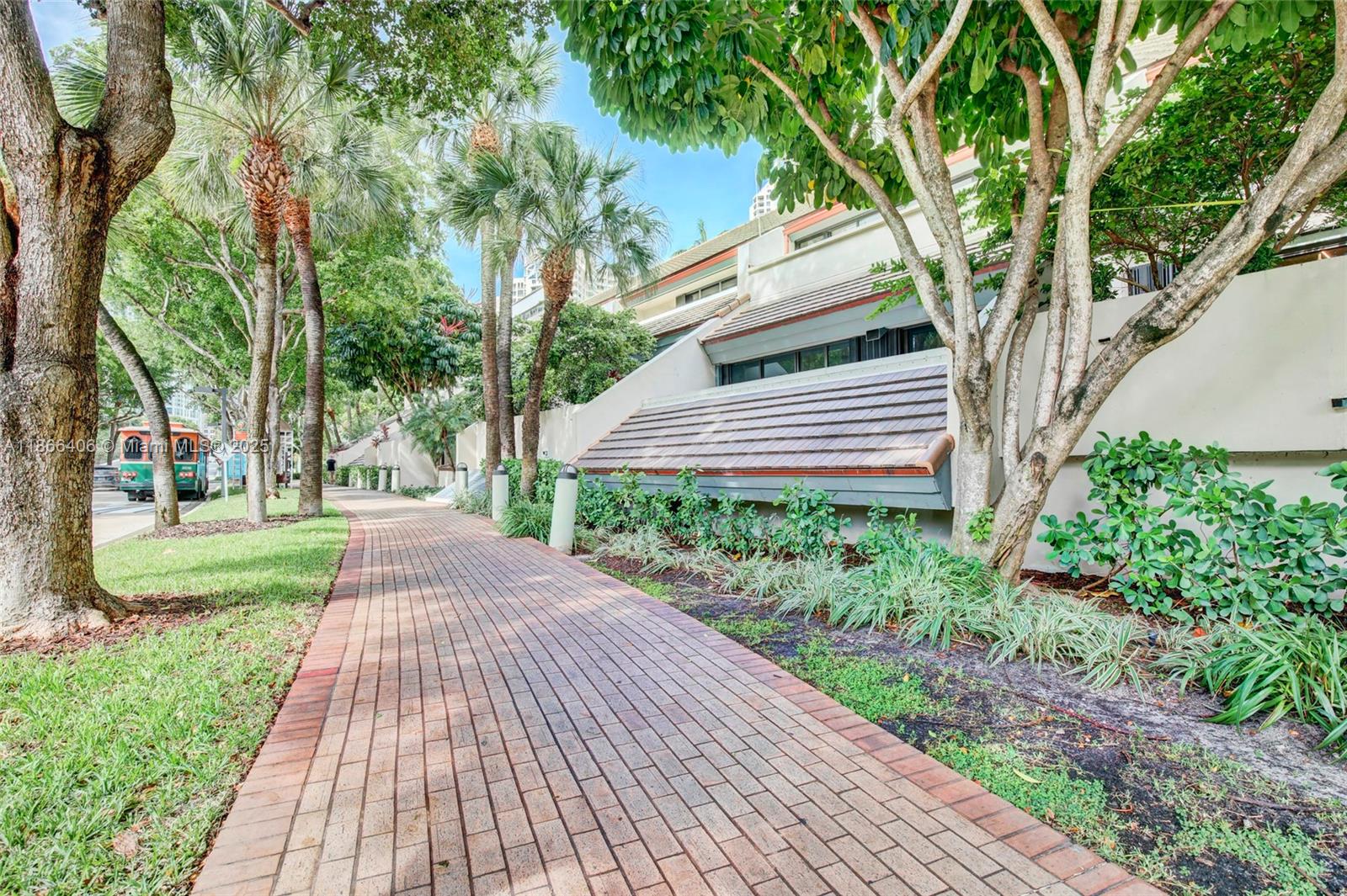 520 Brickell Key Dr