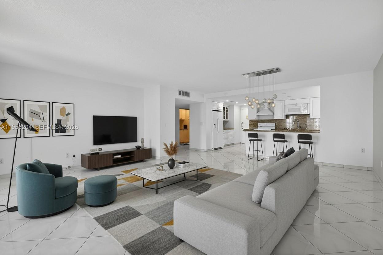 STRATFORD TOWERS CONDO - Residential