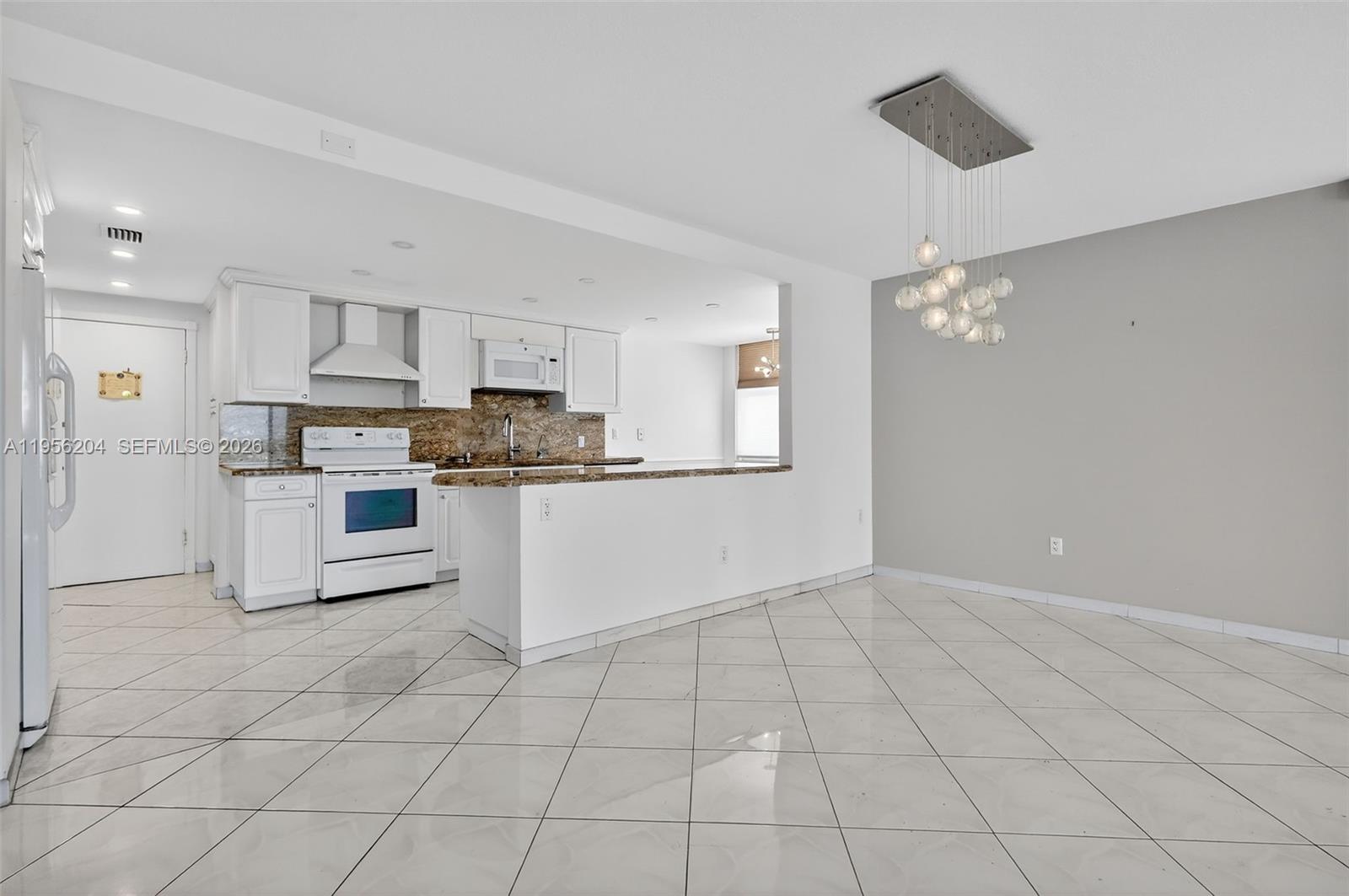 STRATFORD TOWERS CONDO - Residential