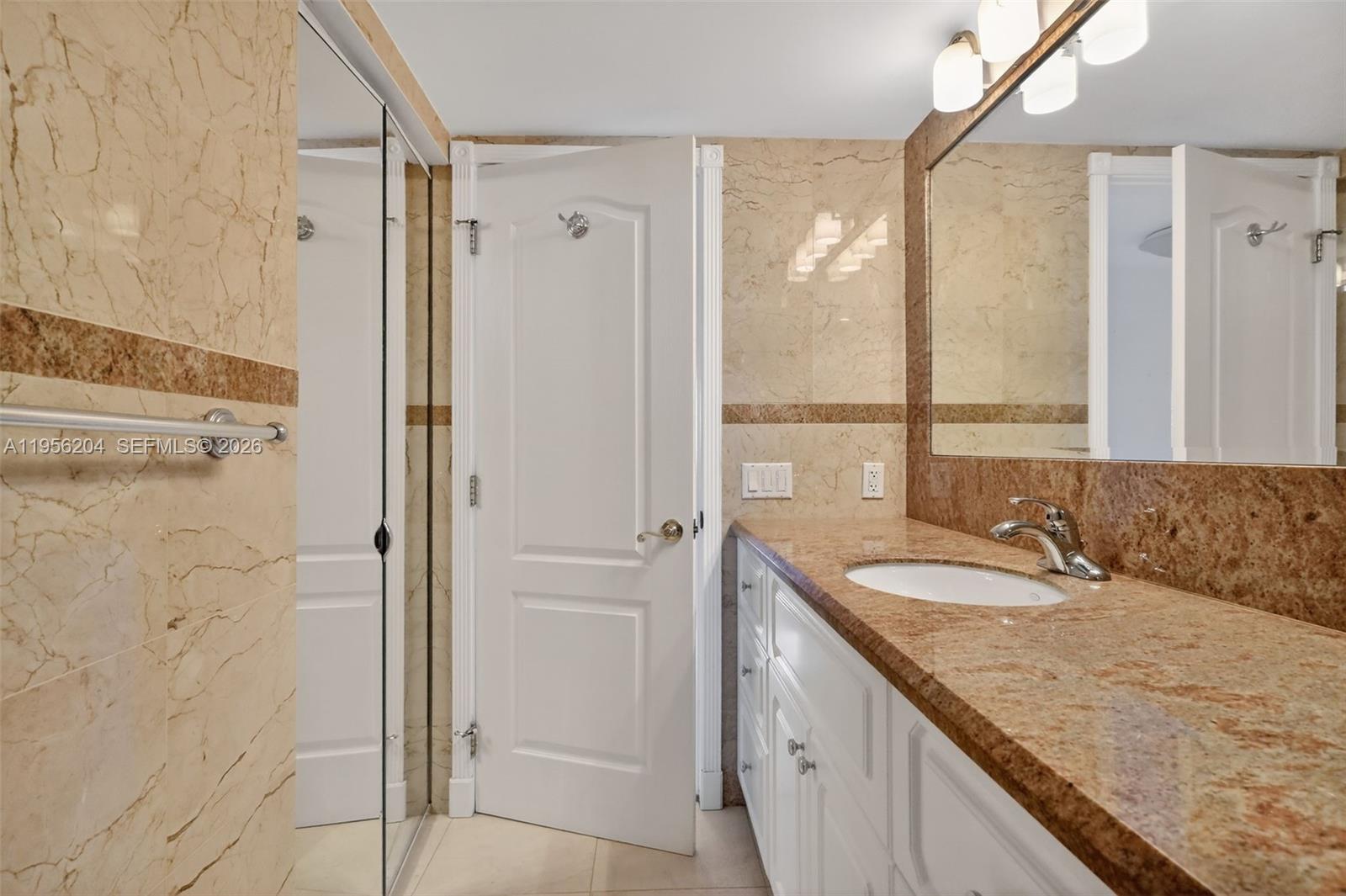 STRATFORD TOWERS CONDO - Residential