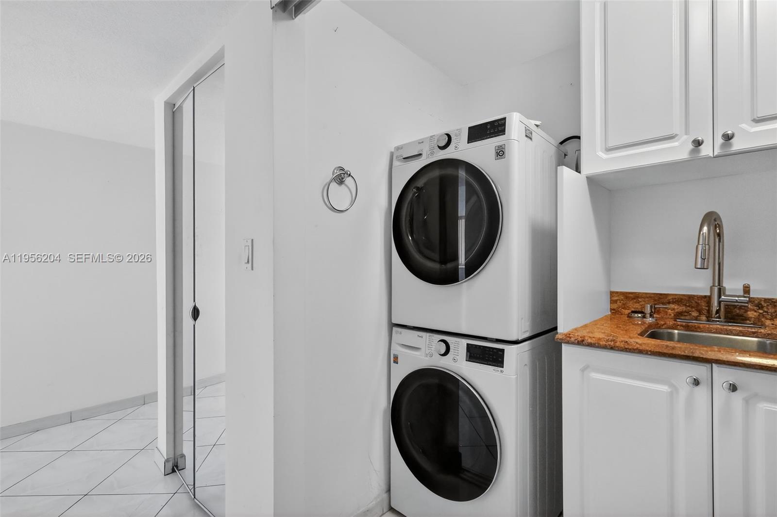 STRATFORD TOWERS CONDO - Residential