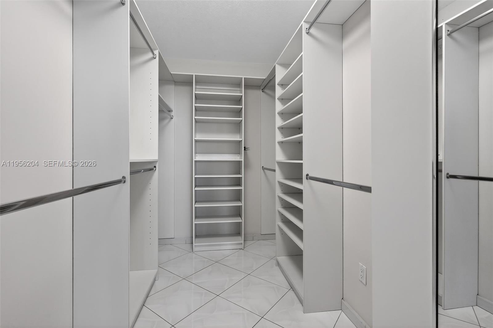 STRATFORD TOWERS CONDO - Residential