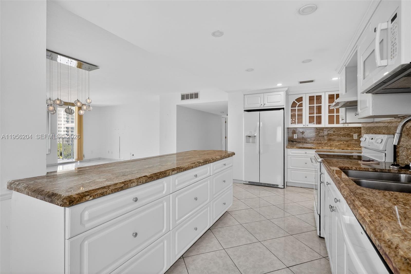 STRATFORD TOWERS CONDO - Residential