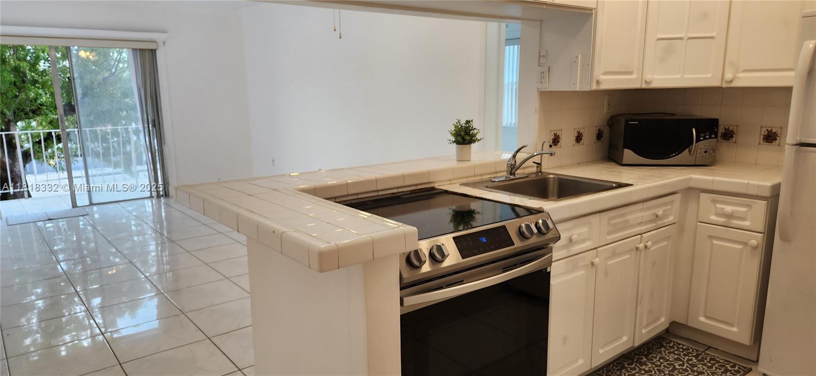 Rental Property at 6200 W Flagler St 201, Miami, Broward County, Florida - Bedrooms: 1 
Bathrooms: 1  - $1,850 MO.