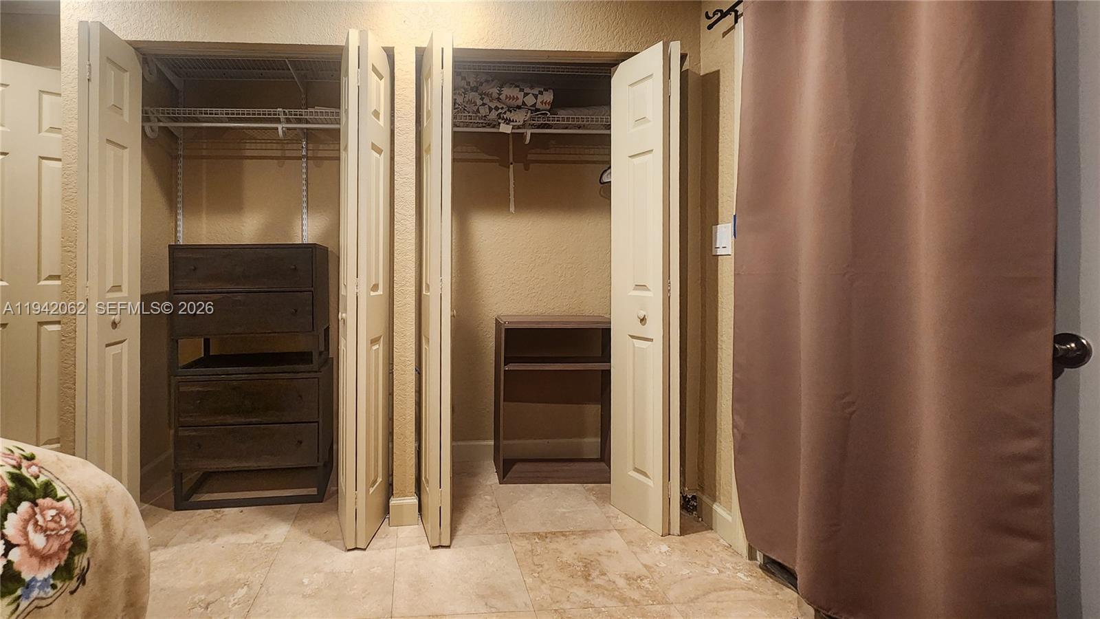 HOLLYWOOD PLACE - Residential Lease