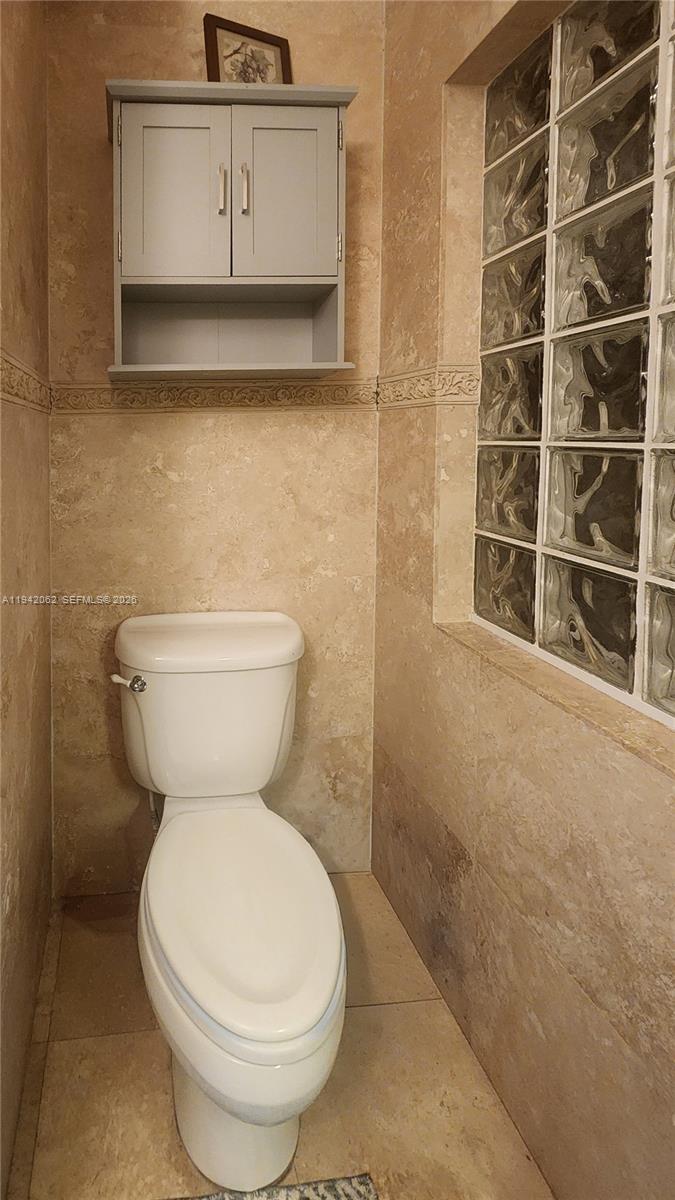 HOLLYWOOD PLACE - Residential Lease