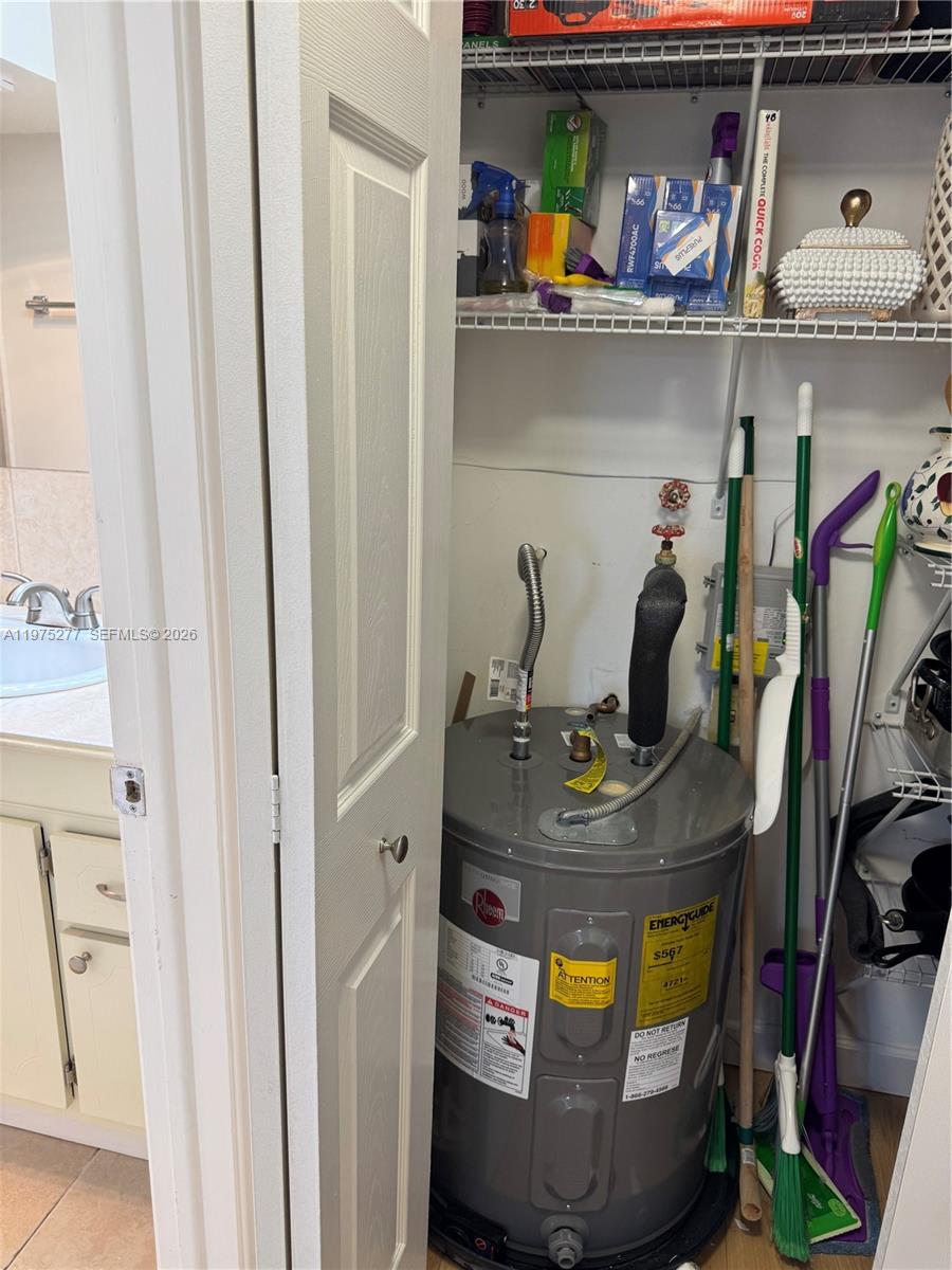 SUNRISE LAKES 101 CONDO - Residential