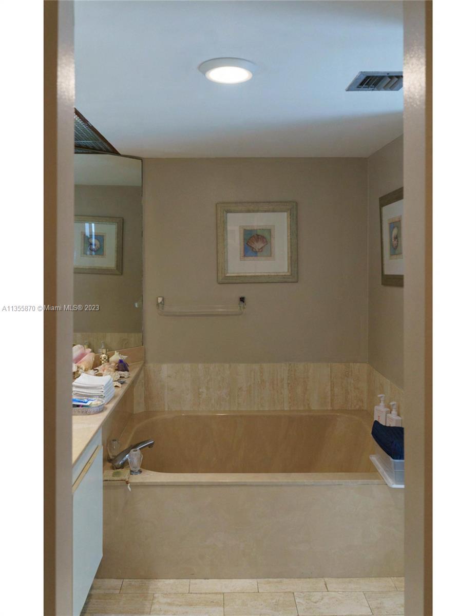 Photo 10 of 16 of 1717 N Bayshore Dr A-2338 condo