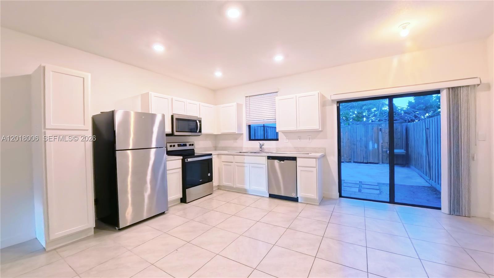 PALM CAY - Residential