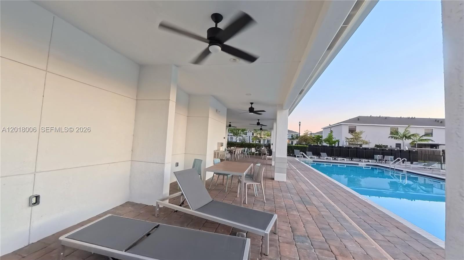 PALM CAY - Residential