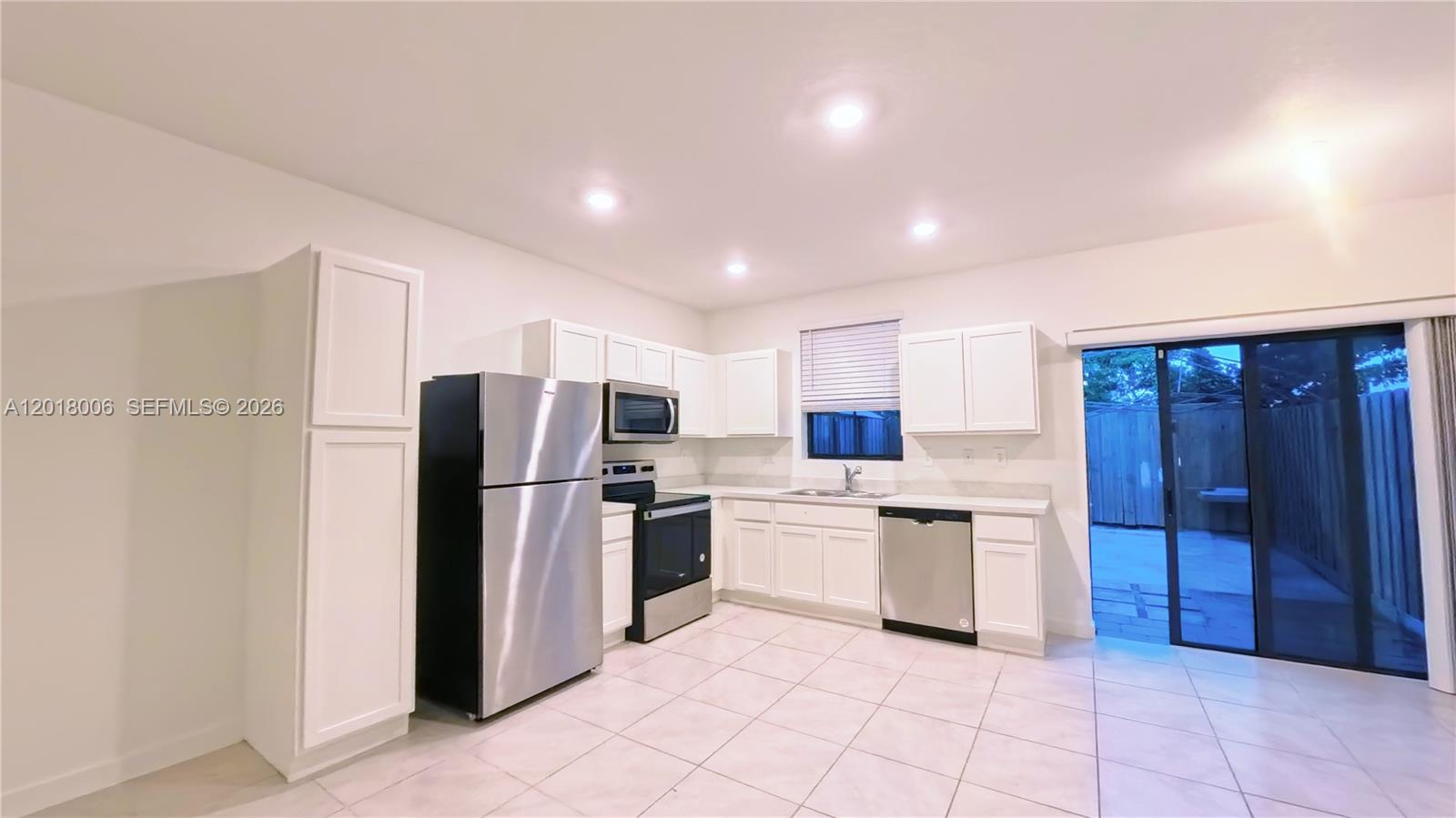 PALM CAY - Residential