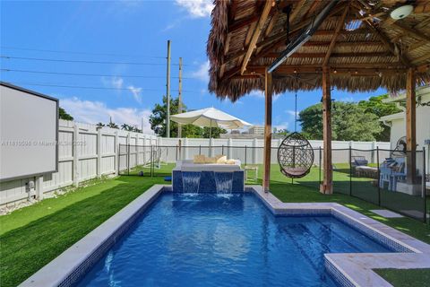 2575 NE 214th St Miami FL 33180