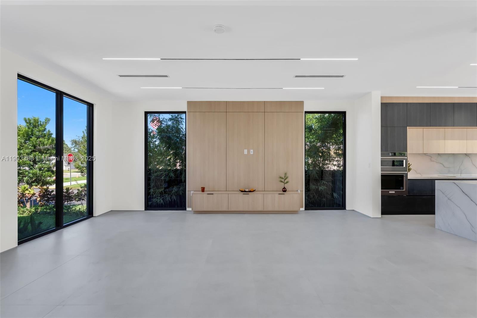 View photos, virtual tours, details... 549 East Dr