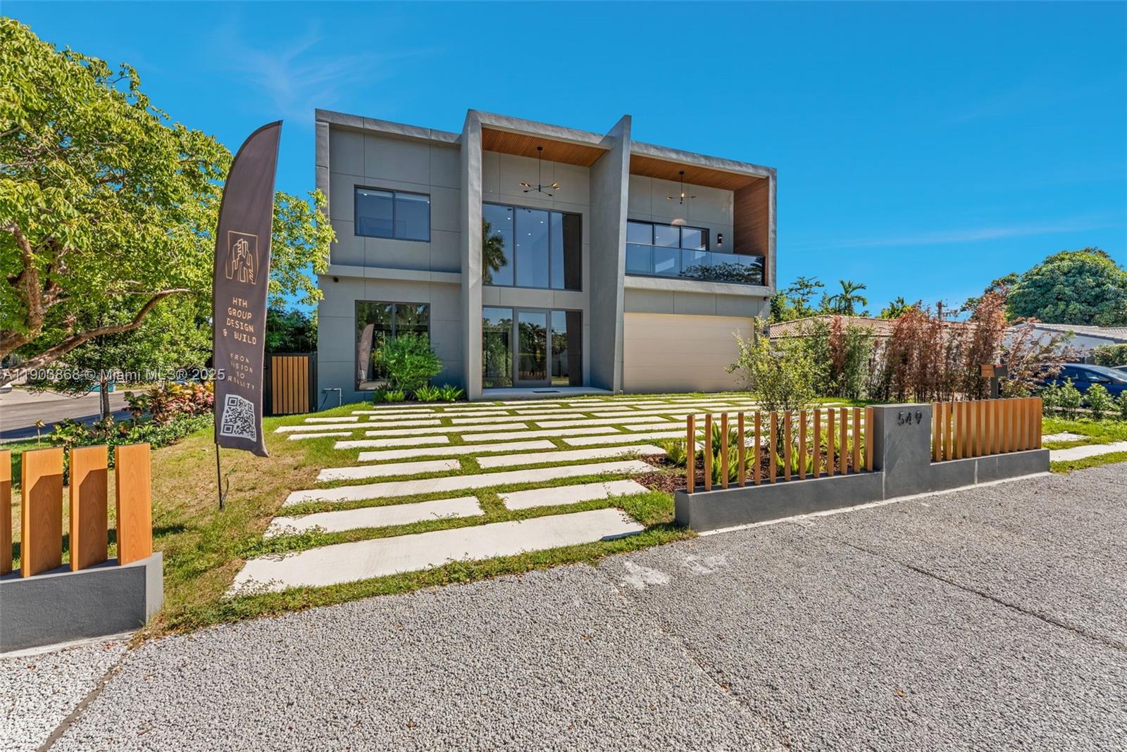 View photos, virtual tours, details... 549 East Dr