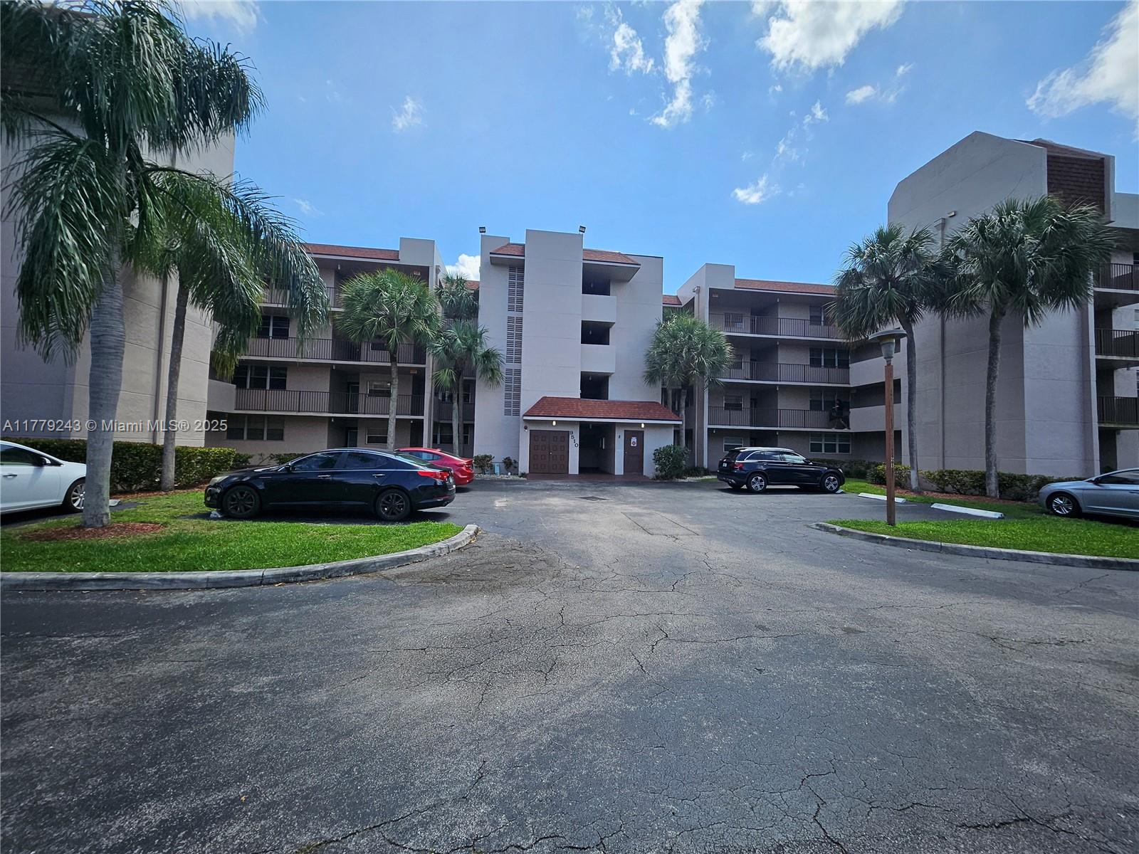 Property for Sale at 9510 Seagrape Dr 201, Davie, Broward County, Florida - Bedrooms: 3 
Bathrooms: 2  - $335,000