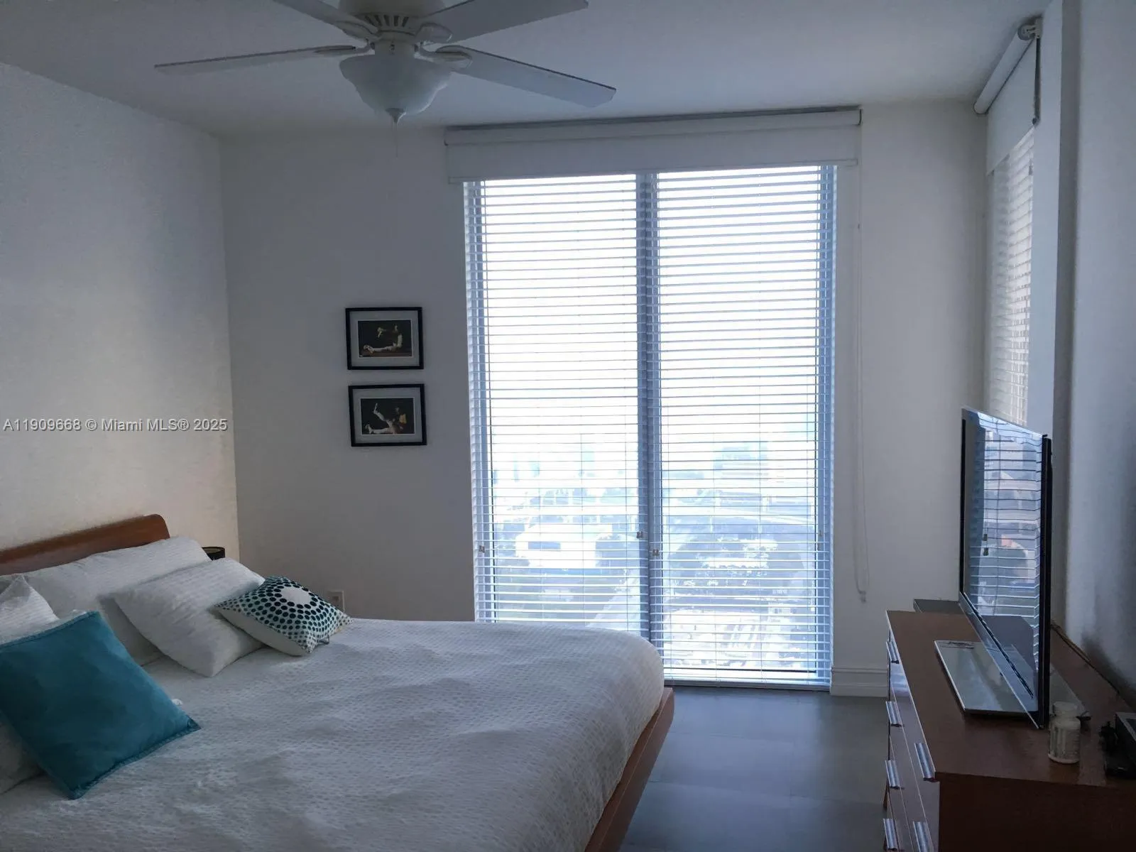 Miami, Florida 33130, United States, 3 Bedrooms Bedrooms, ,3 BathroomsBathrooms,Residential,Active,243181