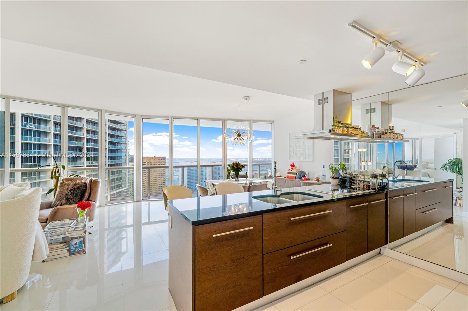 Property for Sale at 495 Brickell Ave 4704, Miami, Broward County, Florida - Bedrooms: 2 
Bathrooms: 2  - $1,270,000