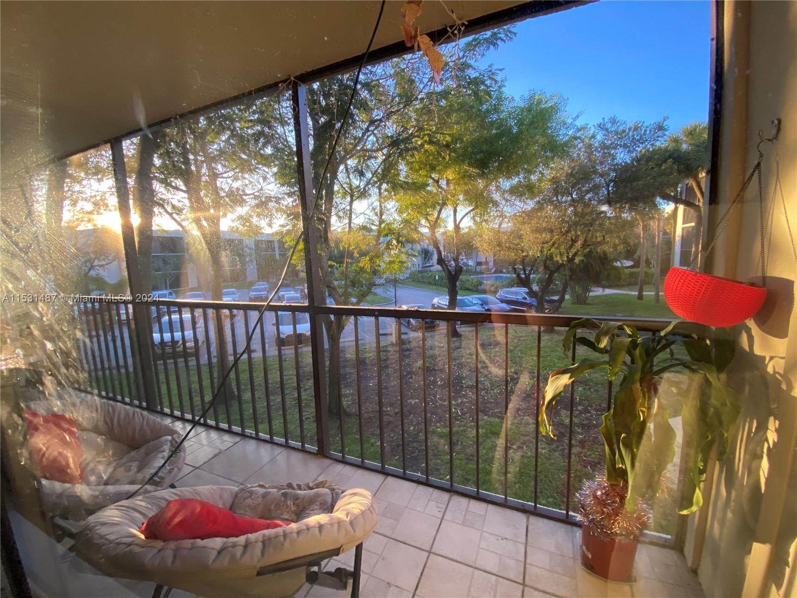 THE HORIZONS CONDO #5 - Residential