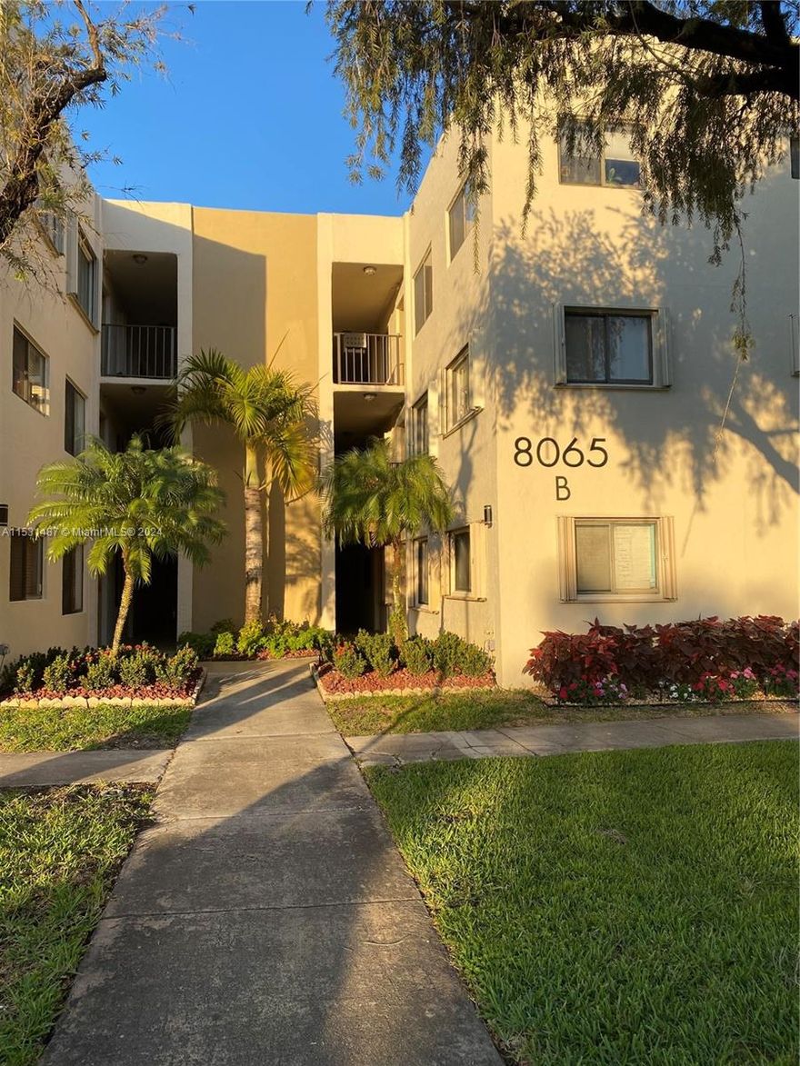 Spacious 2/2 Unit in the impeccably maintained and recent reconditioned Horizons East. Conveniently located in the area of 107th Ave between Sunset and Kendall Drive. The Unit is  substantially remodeled, both bathrooms and kitchen in good condition, living areas are tiled and bedrooms have wood laminated floors, walking closet in Master bedroom. Enjoy afternoons in the large screened balcony with garden view. Storage space in balcony, main pool & club house with gym, just steps away from the unit. Beautiful Indian Hammocks park right across the street, close to shopping, Publix, restaurants and movie theater.  Proximity to major highways, connect easily to Palmetto or the Turnpike. Community offers Pools, Tennis Courts, Community Laundry, Gym, Security Guard at Entrance, Community Room.