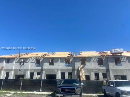 Photo 4 of 8 of 880 SW 1st St townhome