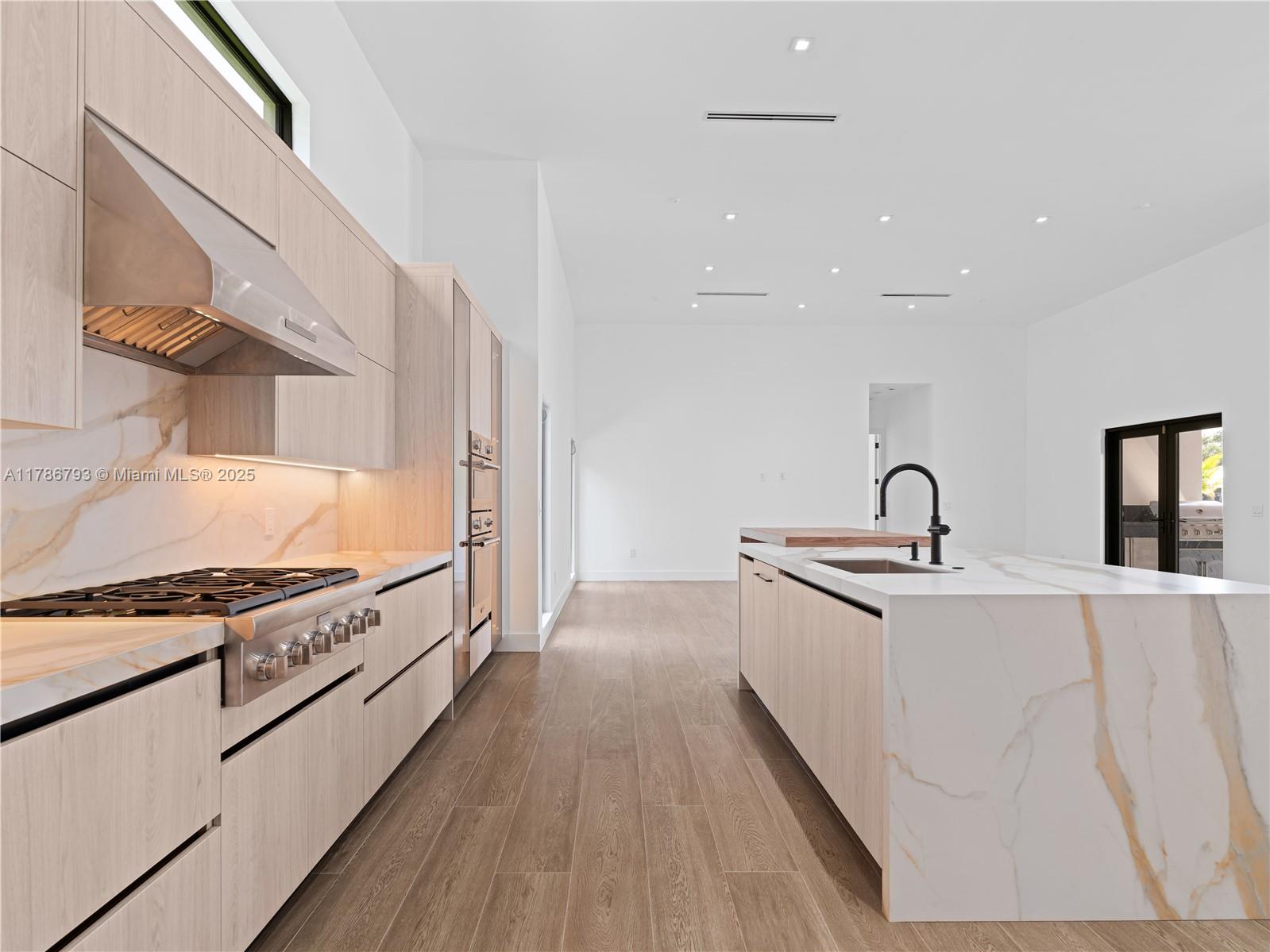 CHAMBERS LAND CO SUB SE1/ - Residential