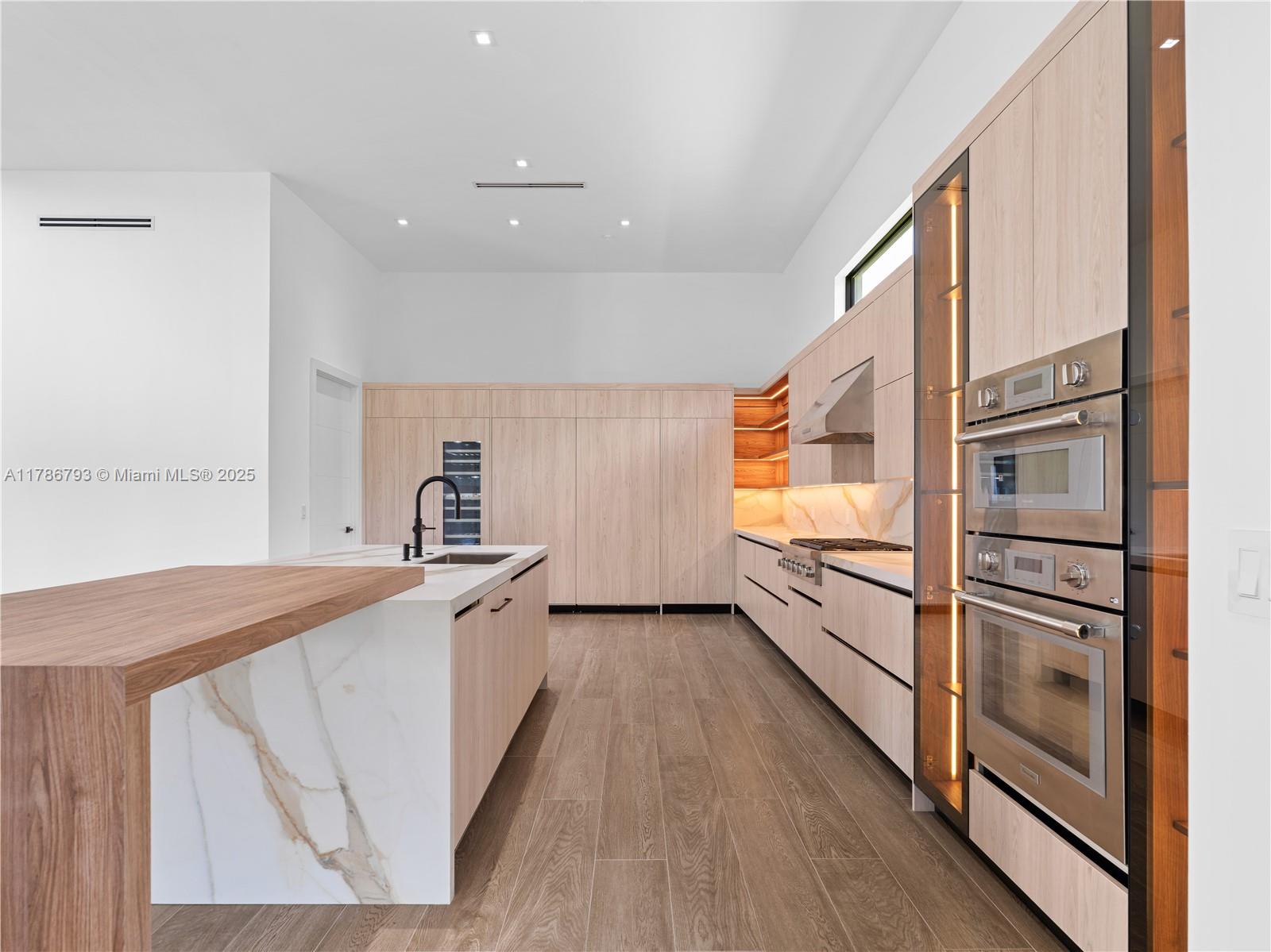 CHAMBERS LAND CO SUB SE1/ - Residential