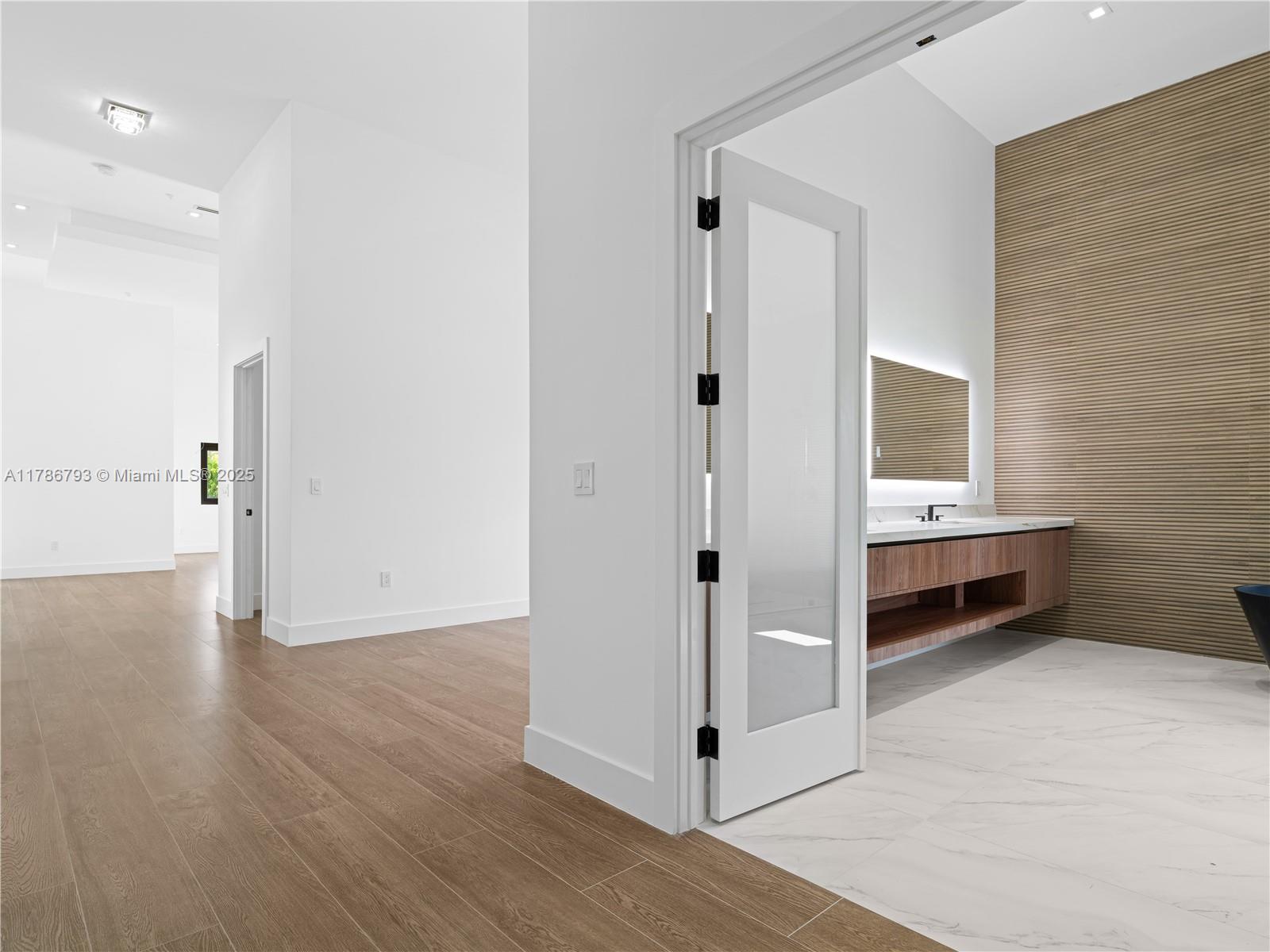 CHAMBERS LAND CO SUB SE1/ - Residential