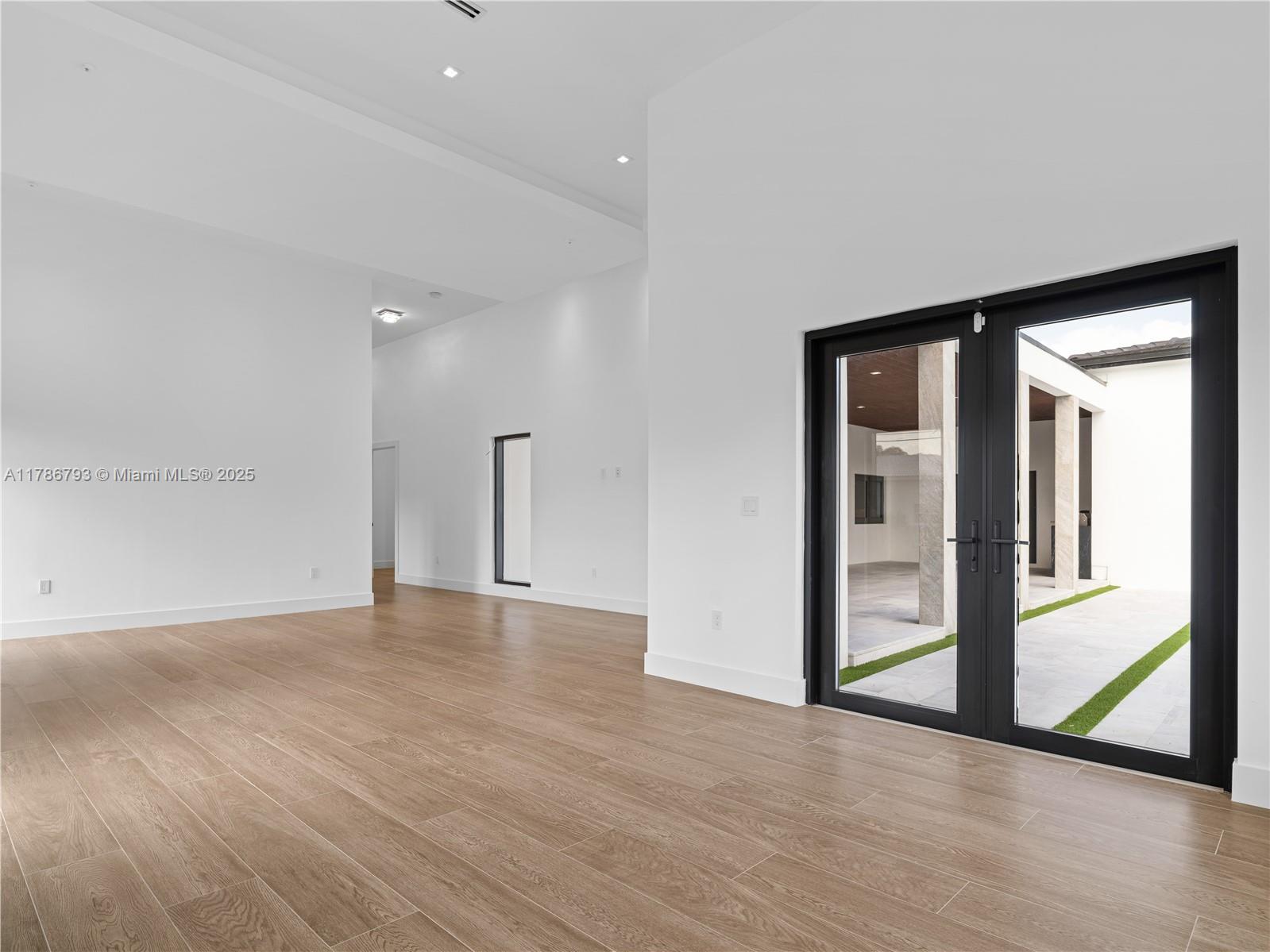 CHAMBERS LAND CO SUB SE1/ - Residential