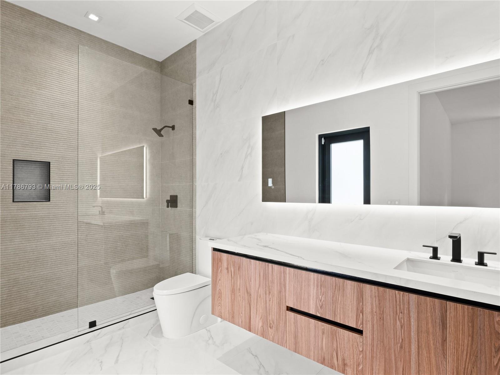 CHAMBERS LAND CO SUB SE1/ - Residential