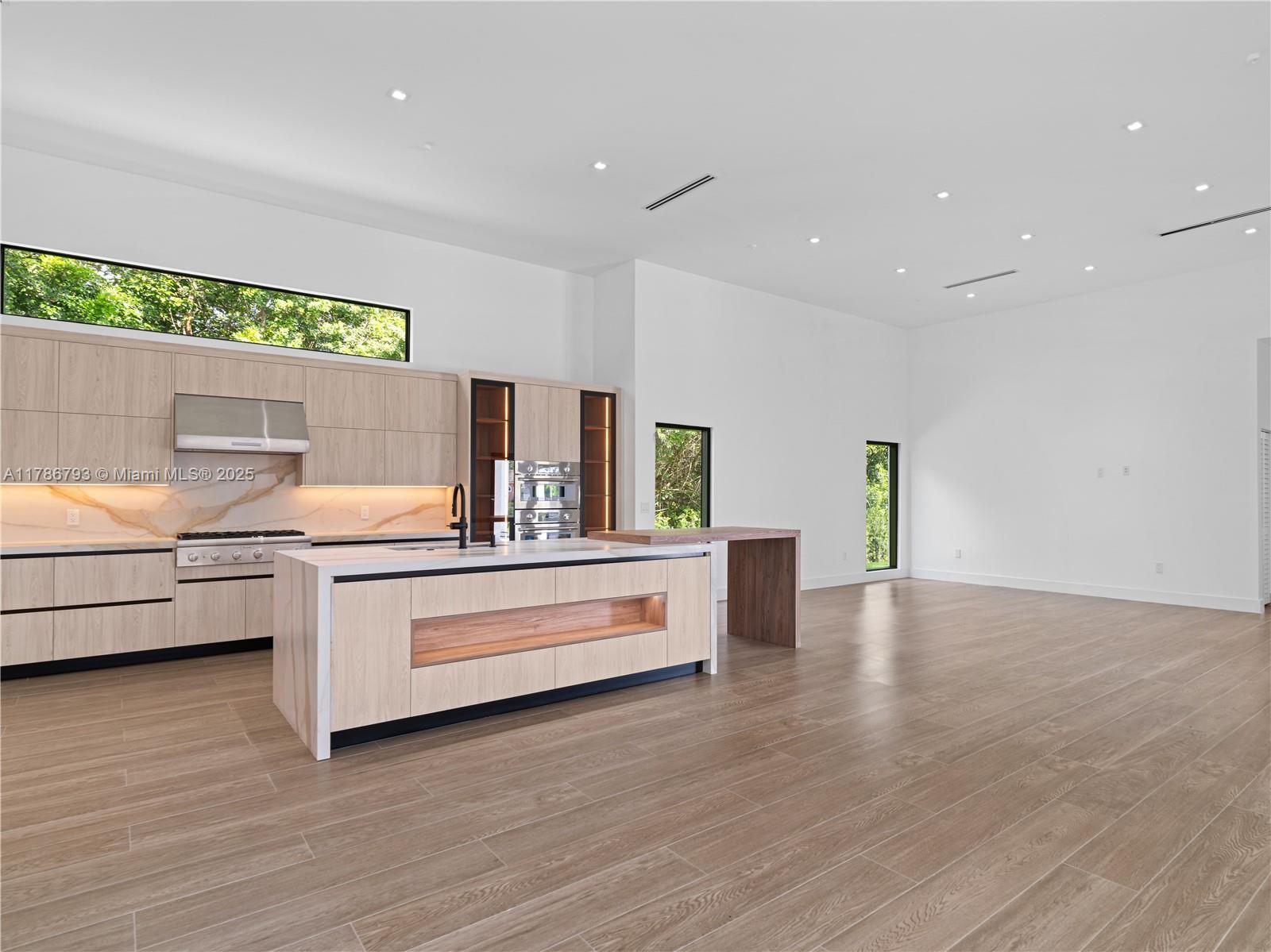 CHAMBERS LAND CO SUB SE1/ - Residential