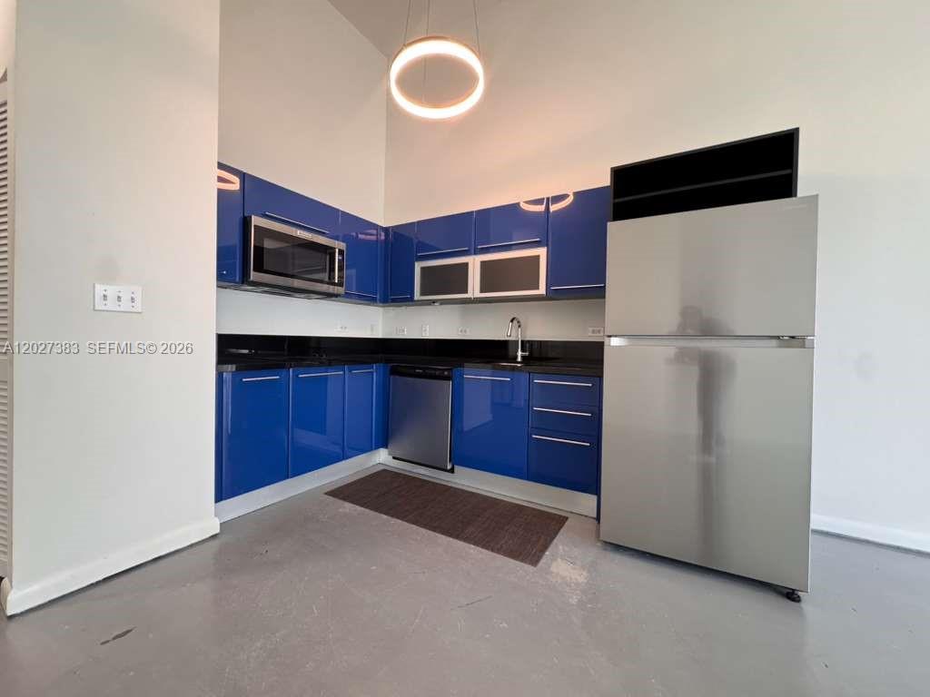 253 NE 2nd St 324