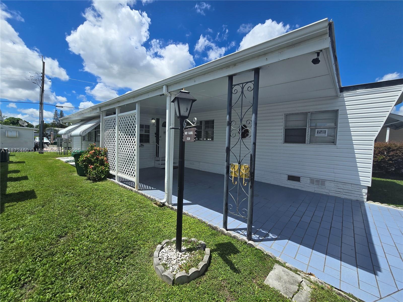 1328 S 33rd ST .