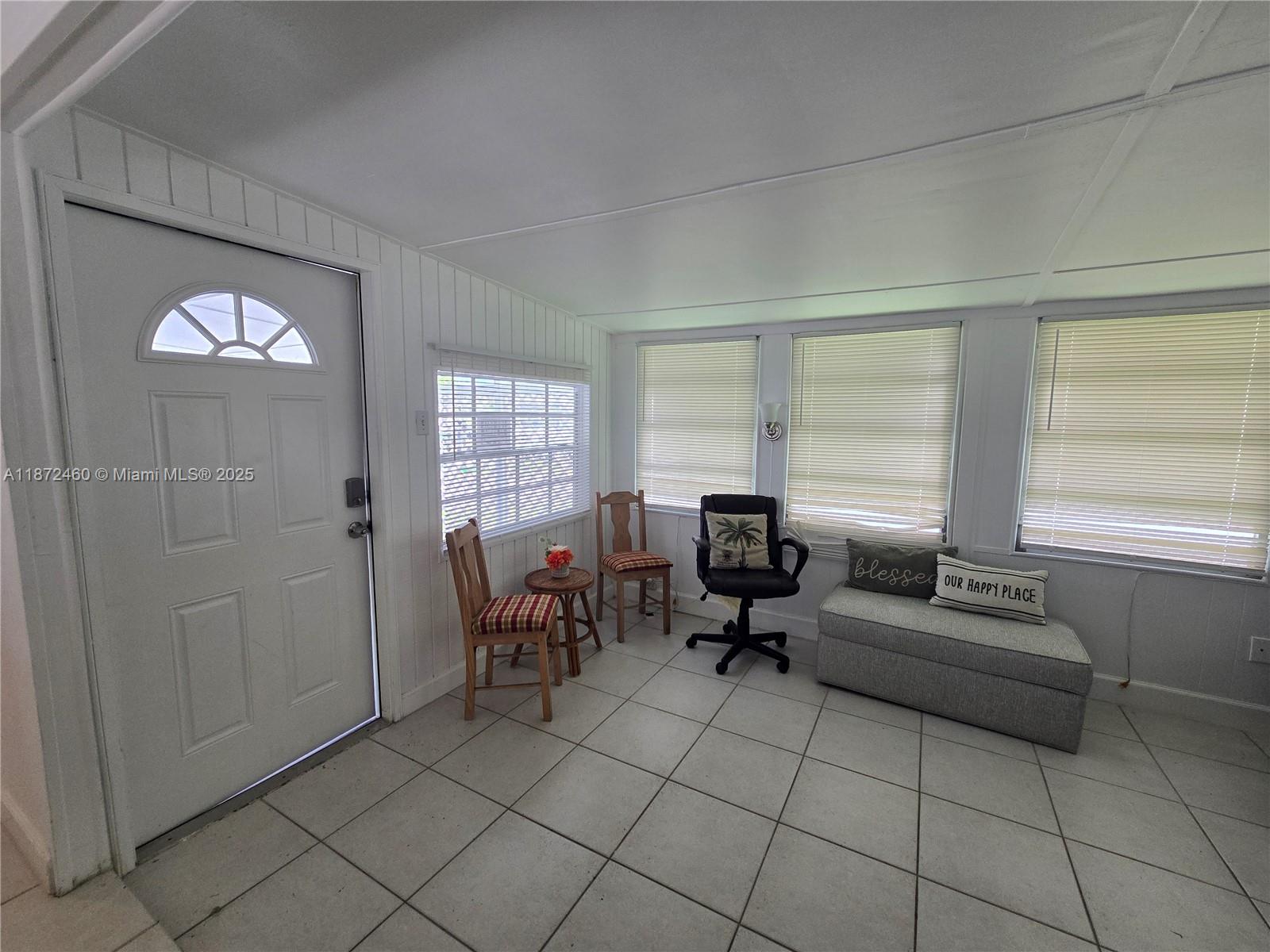 1328 S 33rd ST .